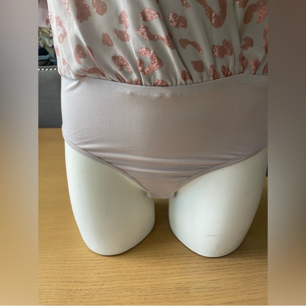 SPOTLIGHT SPECTACLE LEOPARD BODYSUIT IN BLUSH - Picture 8 of 9
